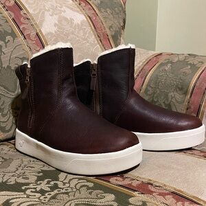 Baffin Liberty Waterproof Winter Boot Women. Size 9 Women 
N21-07